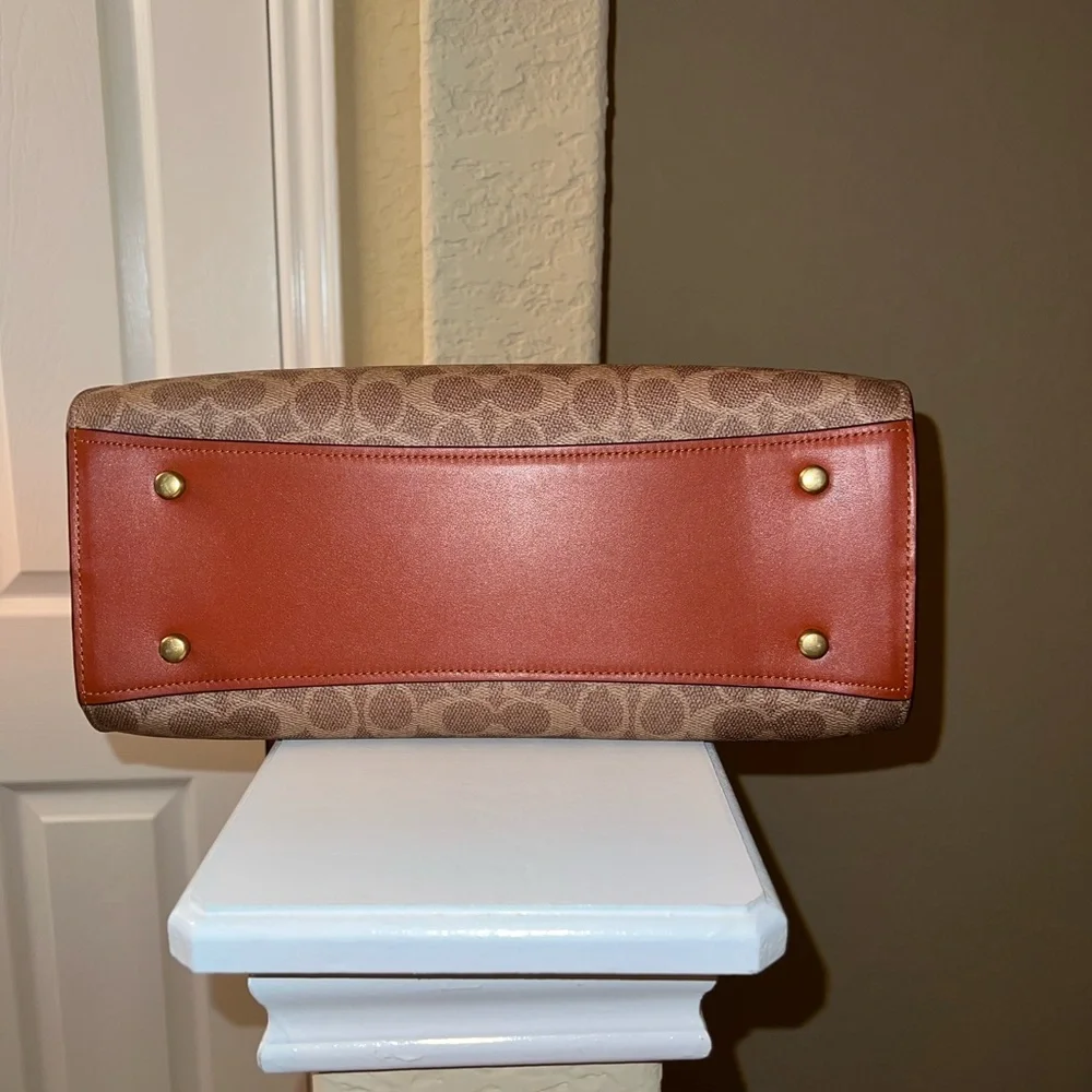 Coach Purse - Picture 4 of 5